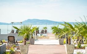 Sunset Resort - Lakeside Boutique Apartments